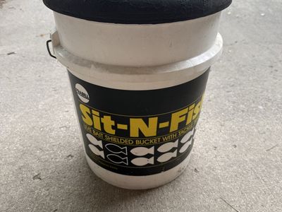 Frabill Sit-N-Fish Live Bait Shielded Bucket with Tackle Tray