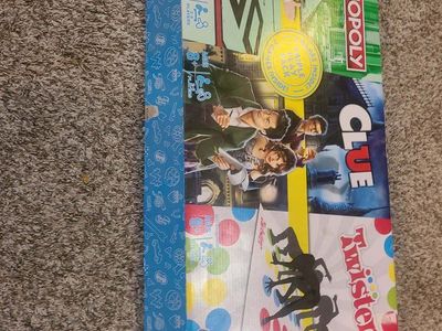 3 games in 1, monopoly clue and twister!