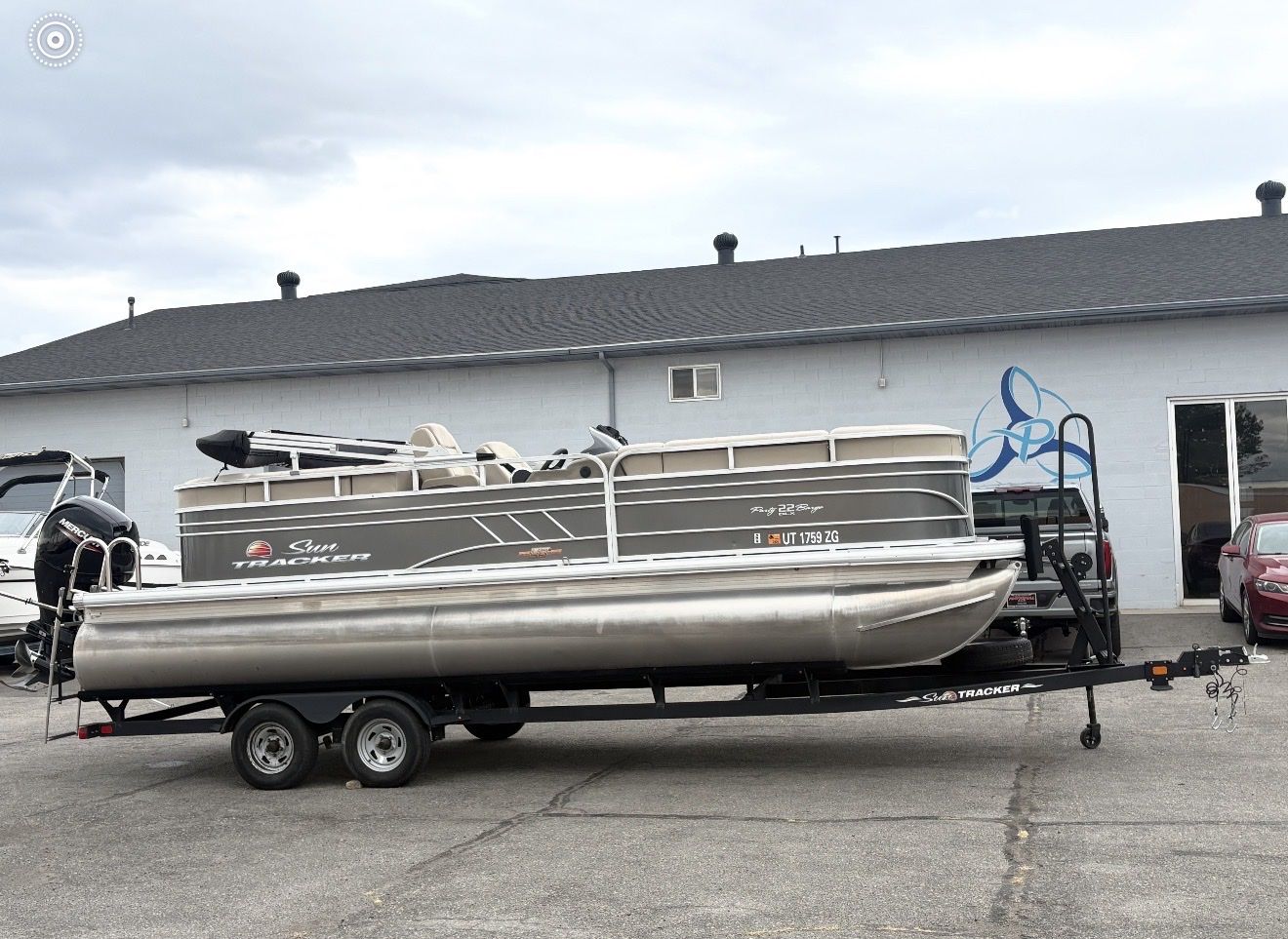 2023 Sun Tracker DLX22