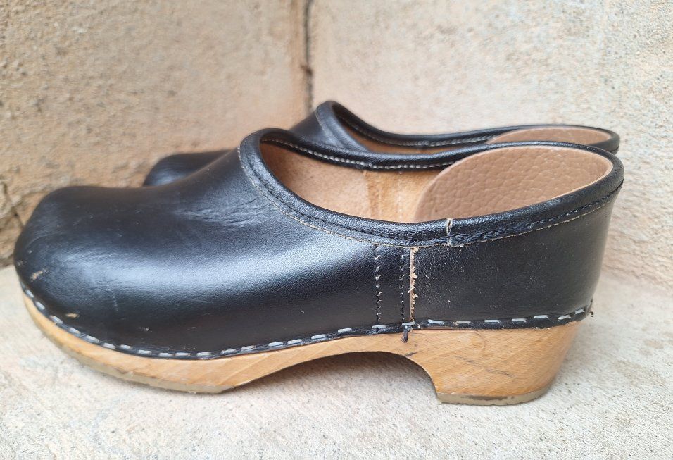 Womens Black Leather Korina Clogs Sz 5.5/EU-36