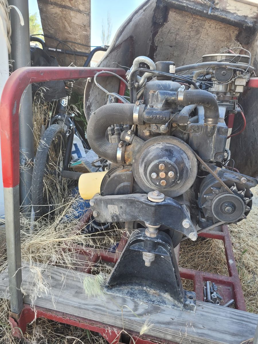 Boat motor mercury