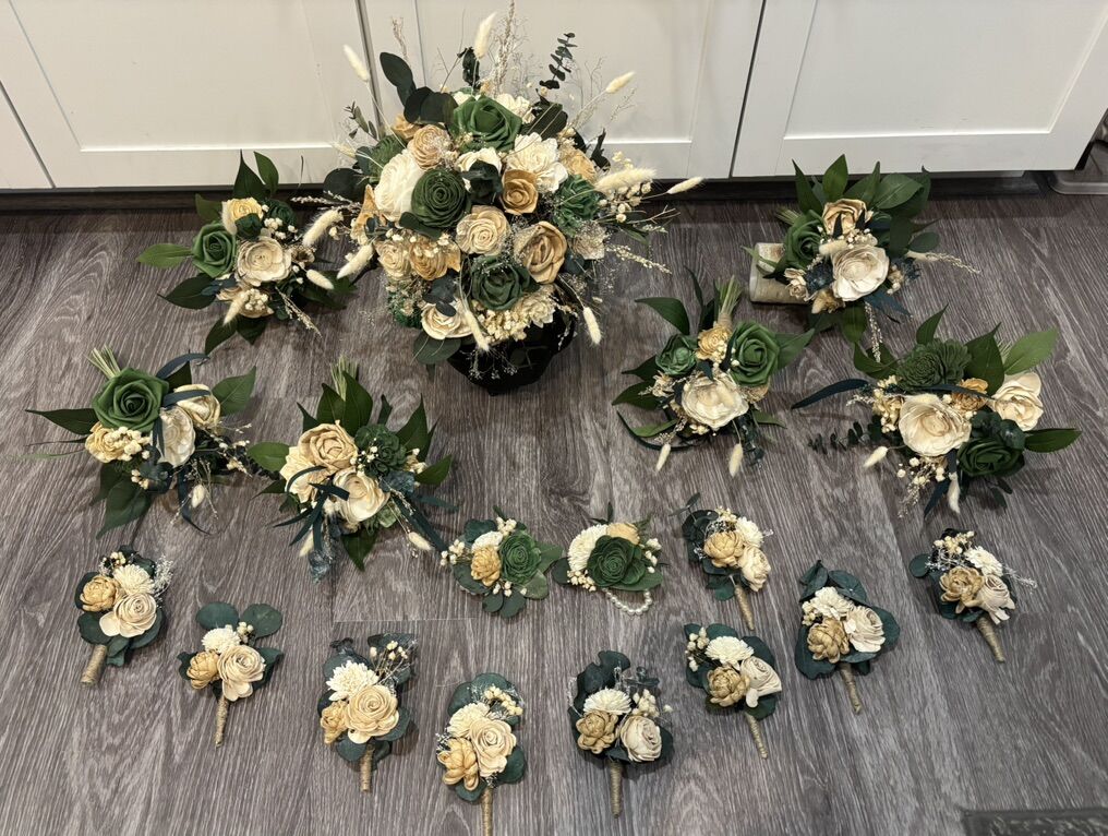 18 Piece Wood Flower Wedding Set