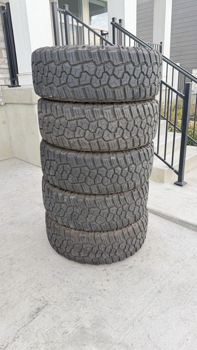 275/60R20 Cooper Discoverer Rugged Trek Almost New