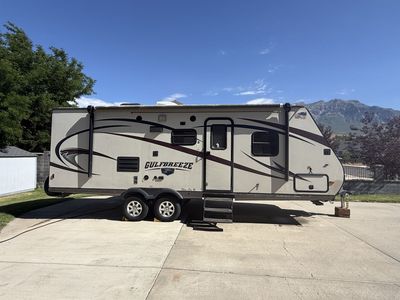 2014 Gulf Breeze Ultra Lite Camping Trailer 25 ft.