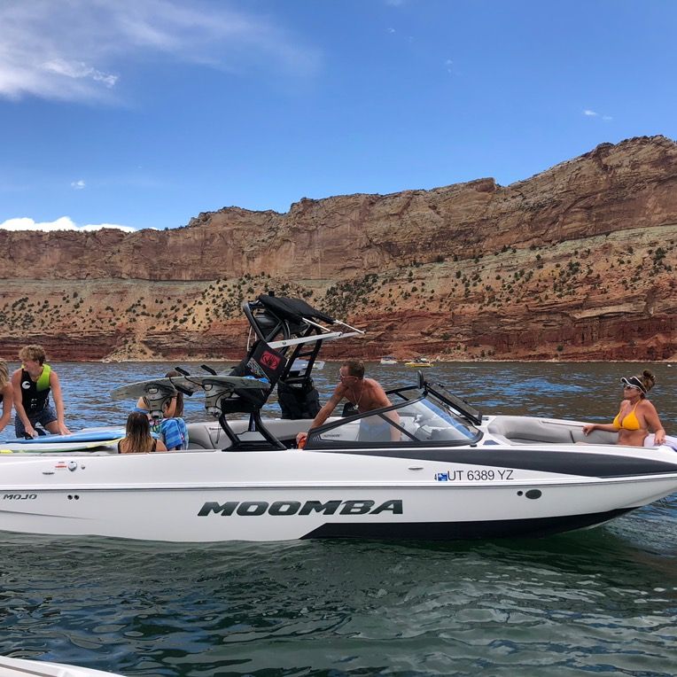 2019 Moomba Mojo Wakeboard Boat