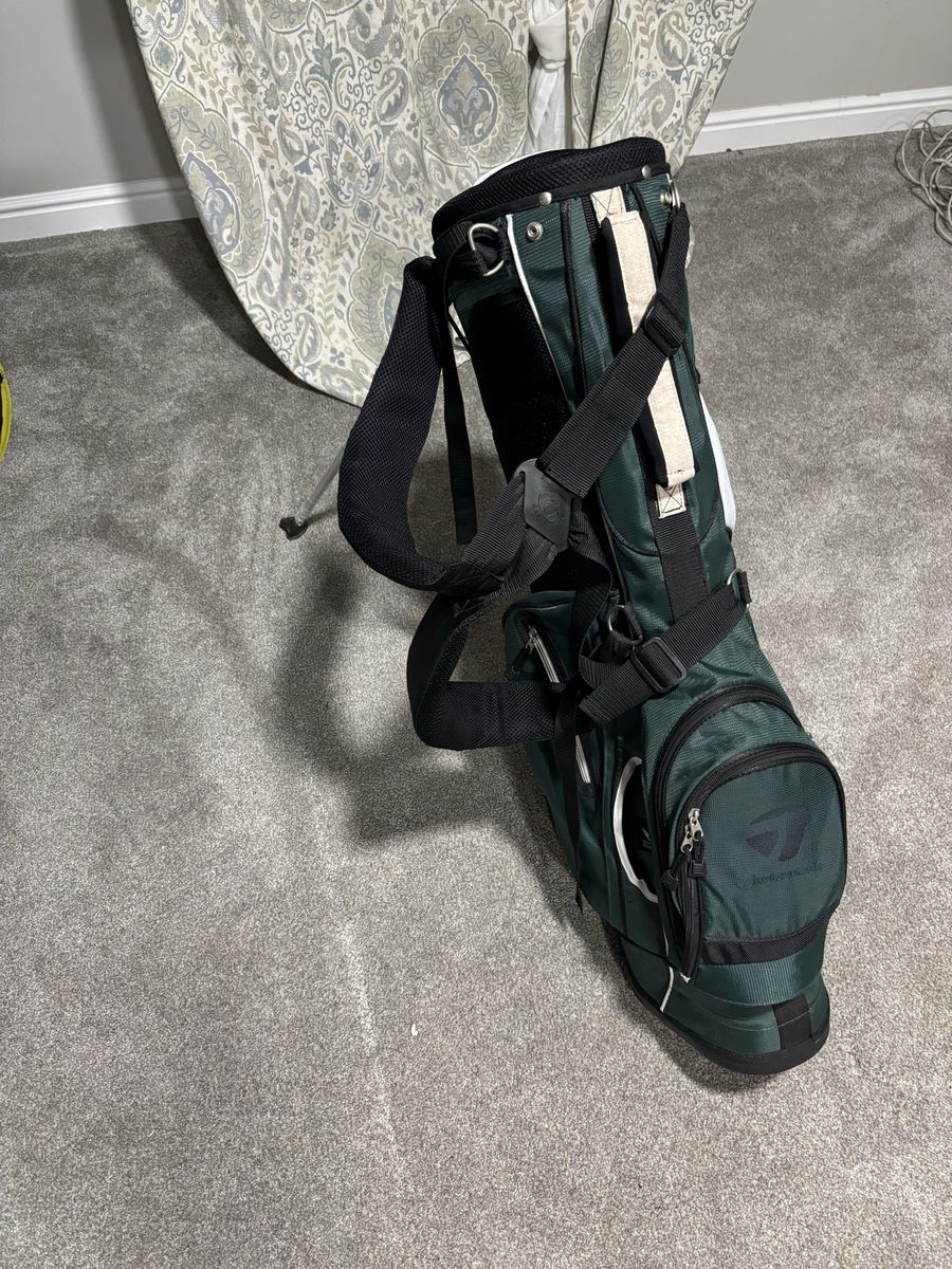 Never used taylormade stand bag