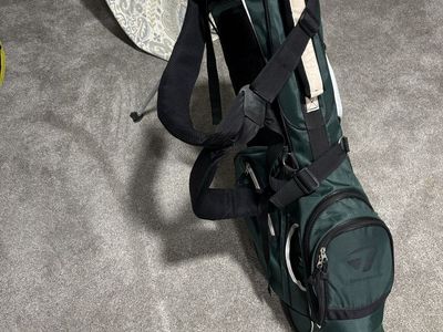 Never used taylormade stand bag