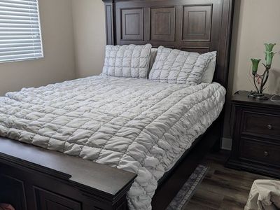 Queen bed and Mattress/box spring