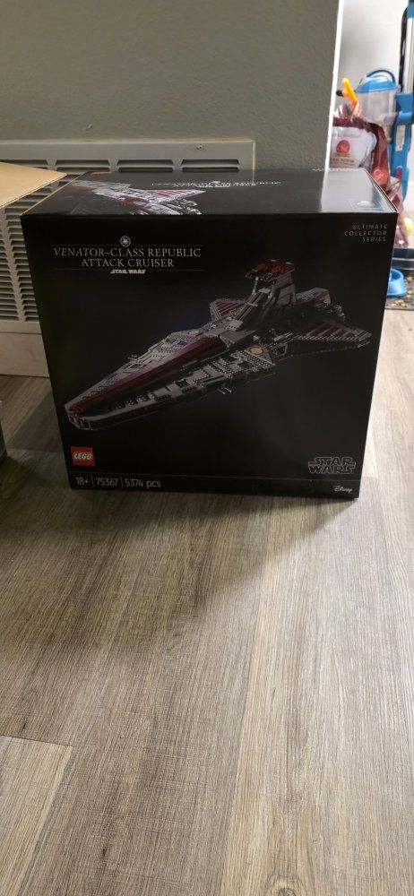 LEGO Star Wars Venator-Class Republic Attack Cruiser 75367 UCS Set - New Sealed