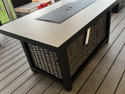 Member's Mark Athena 50,000 BTU Aluminum Propane Fire Table w/ Lid & Glass Beads