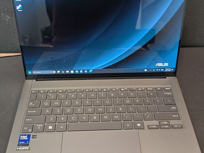 ASUS Zenbook S 14 OLED – Core Ultra 7 / 16GB RAM / 1TB SSD