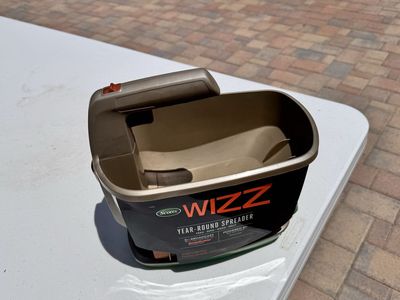 Wizz fertilizer spreader