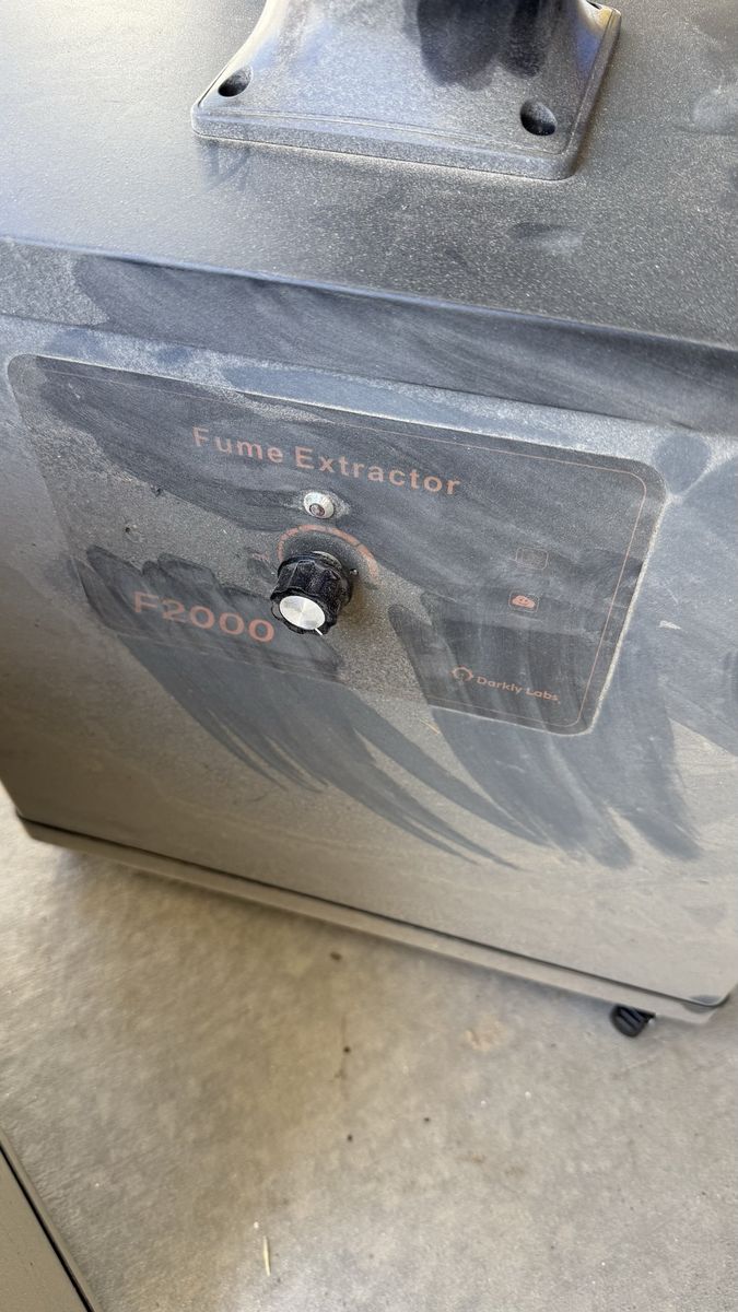 2x fume extractors