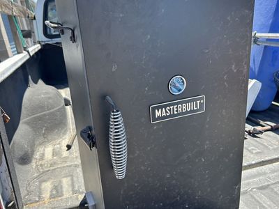 Masterbuilt 30-inch Analog Electric Smoker – Great Condition