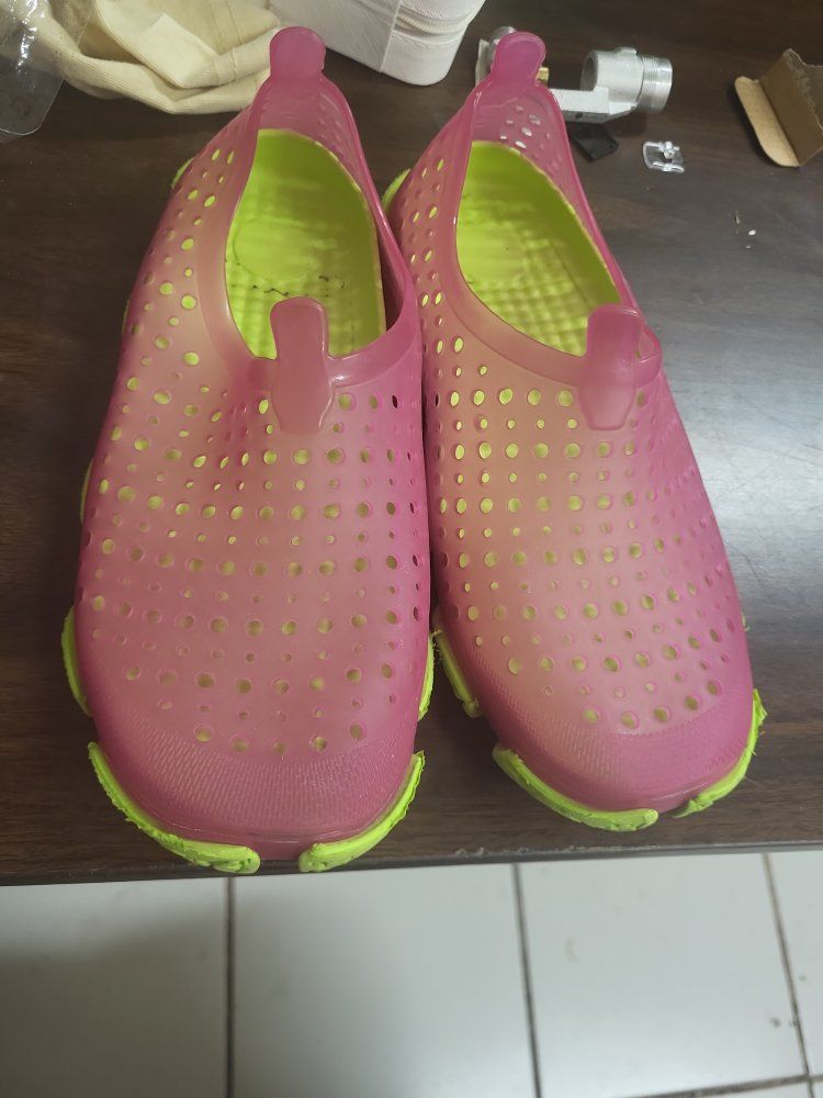 Girl's size 13-1 watsr shoes pink amd lime green.