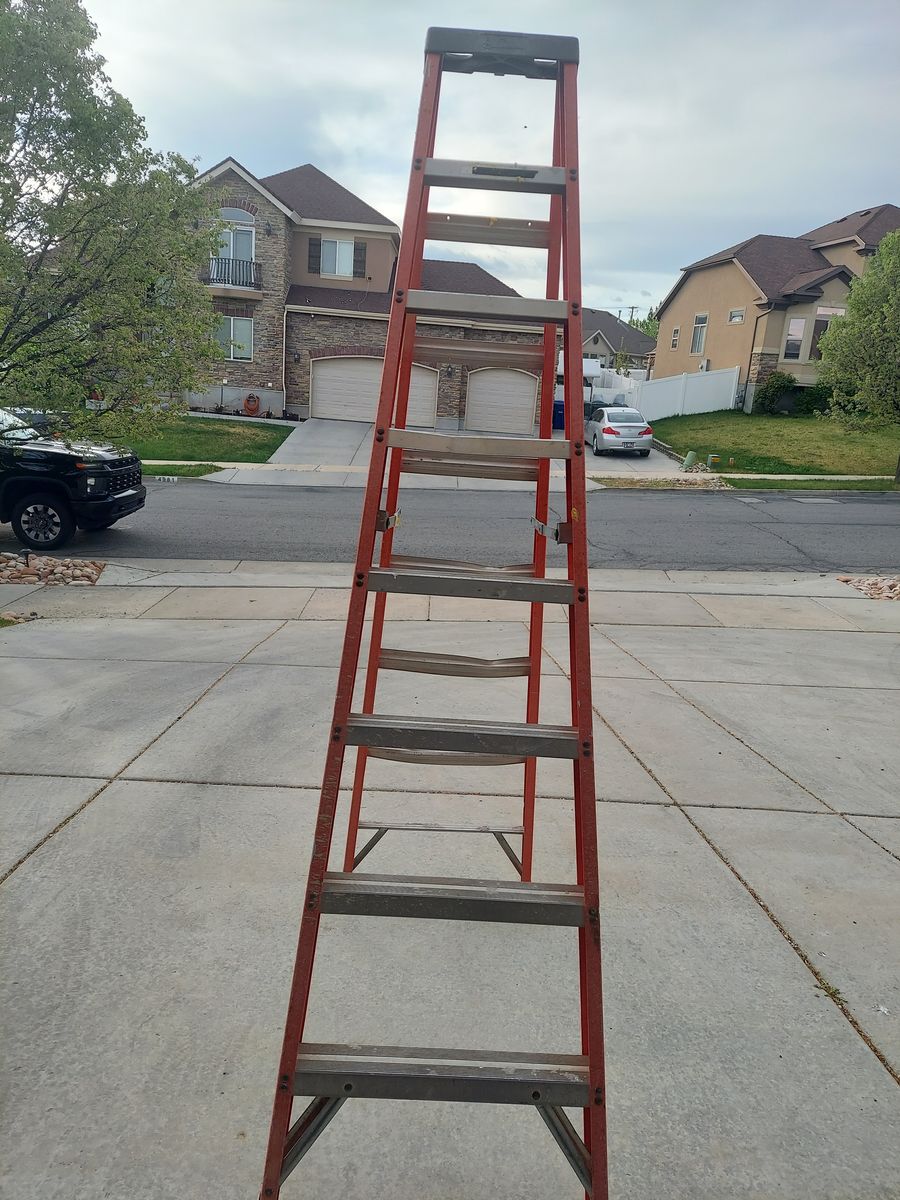 8 FT Fiberglass A FRAME Ladder