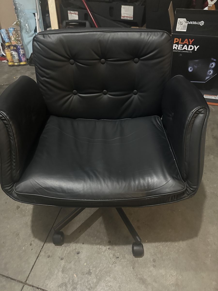 Black Adjustable Office / Desk Chair