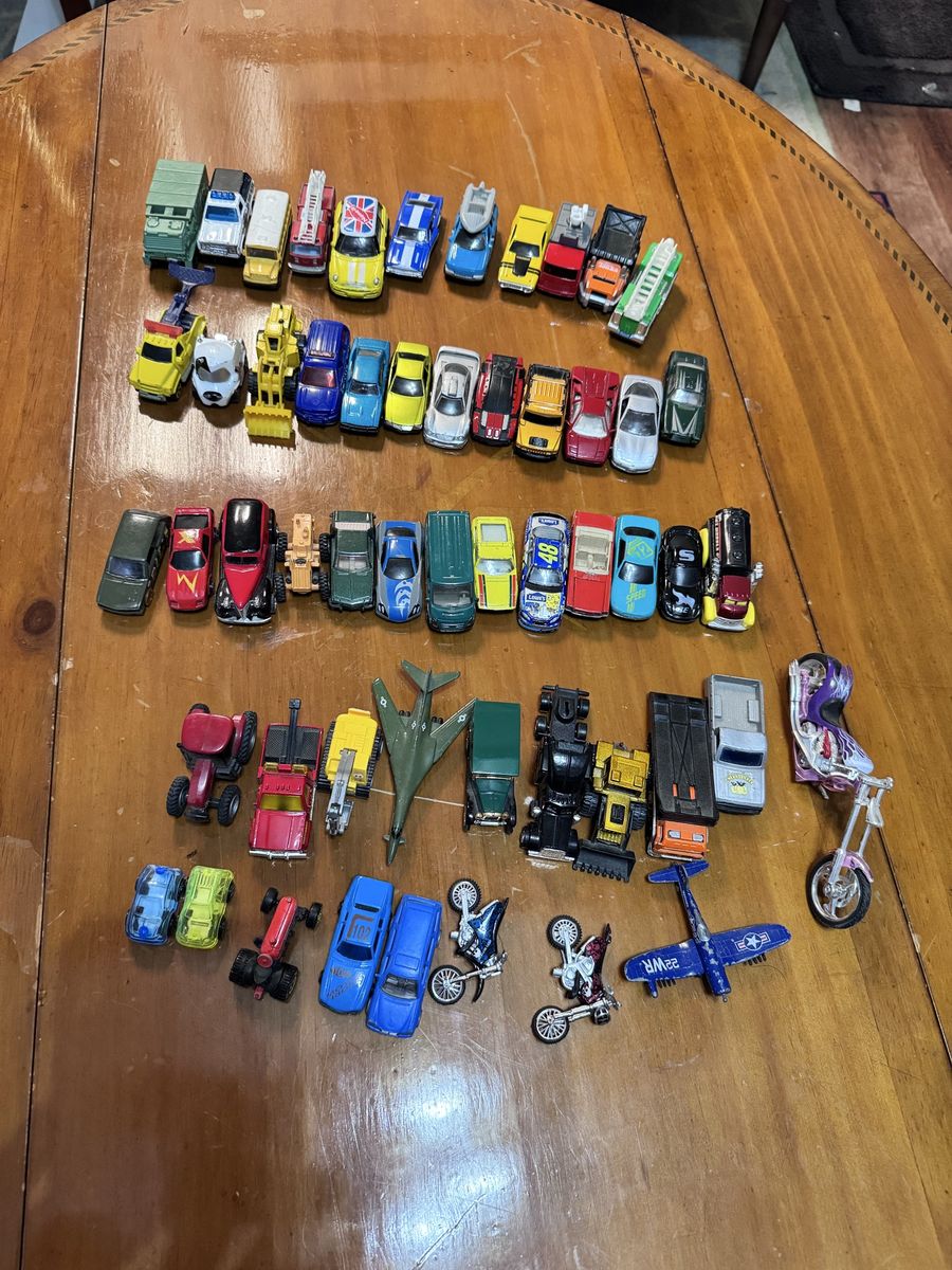 Large Assorted Lot of Vintage Diecast Toy Cars Trucks and Planes Used