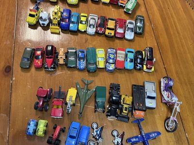 Large Assorted Lot of Vintage Diecast Toy Cars Trucks and Planes Used