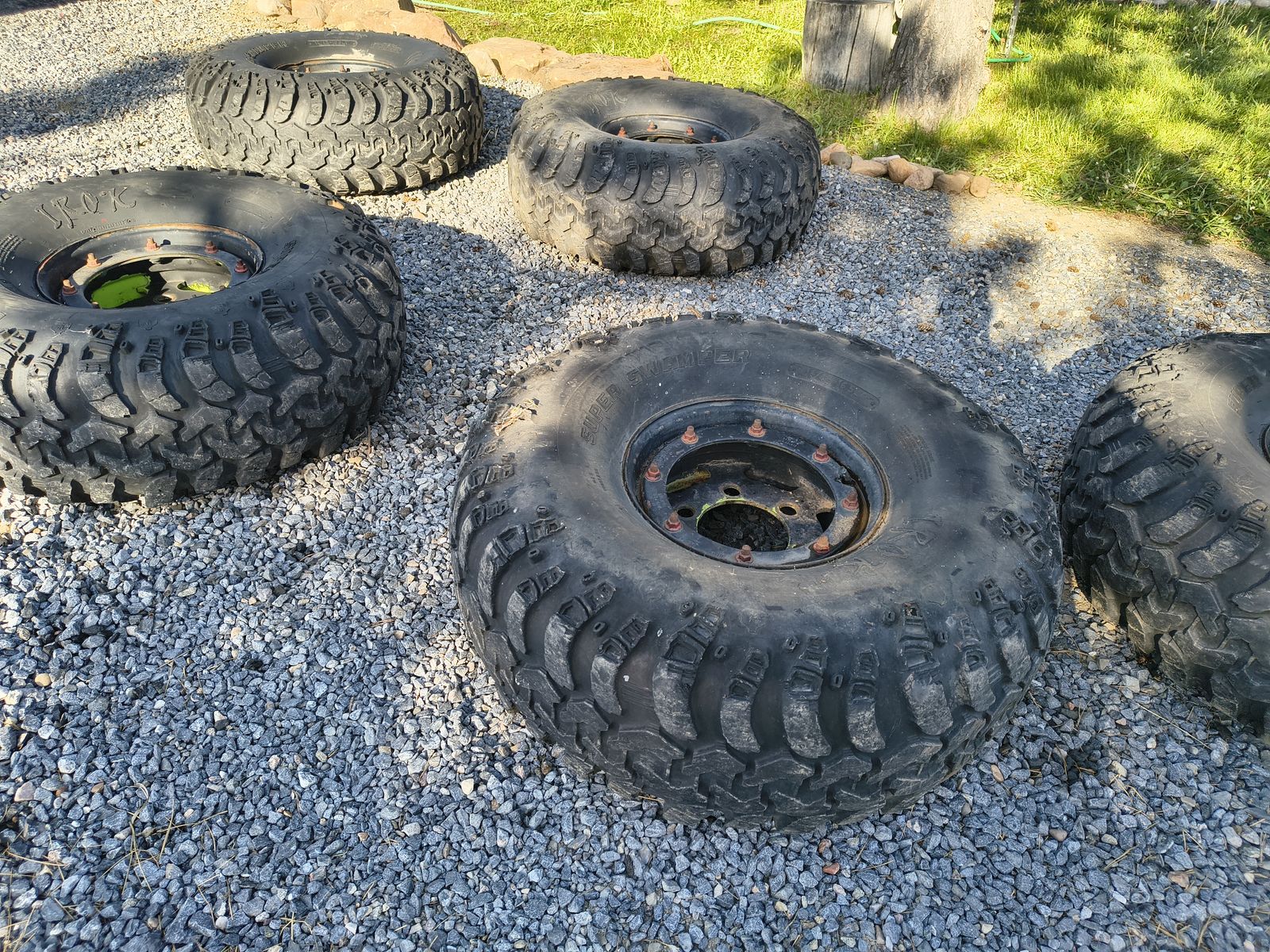 set of 7 Hummer Bead Lock run Flat wheels and tires
