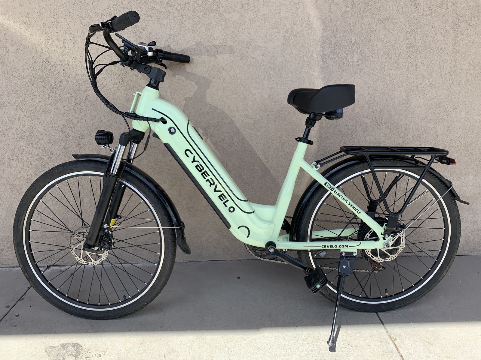 Cybervelo EK7 green electric bike