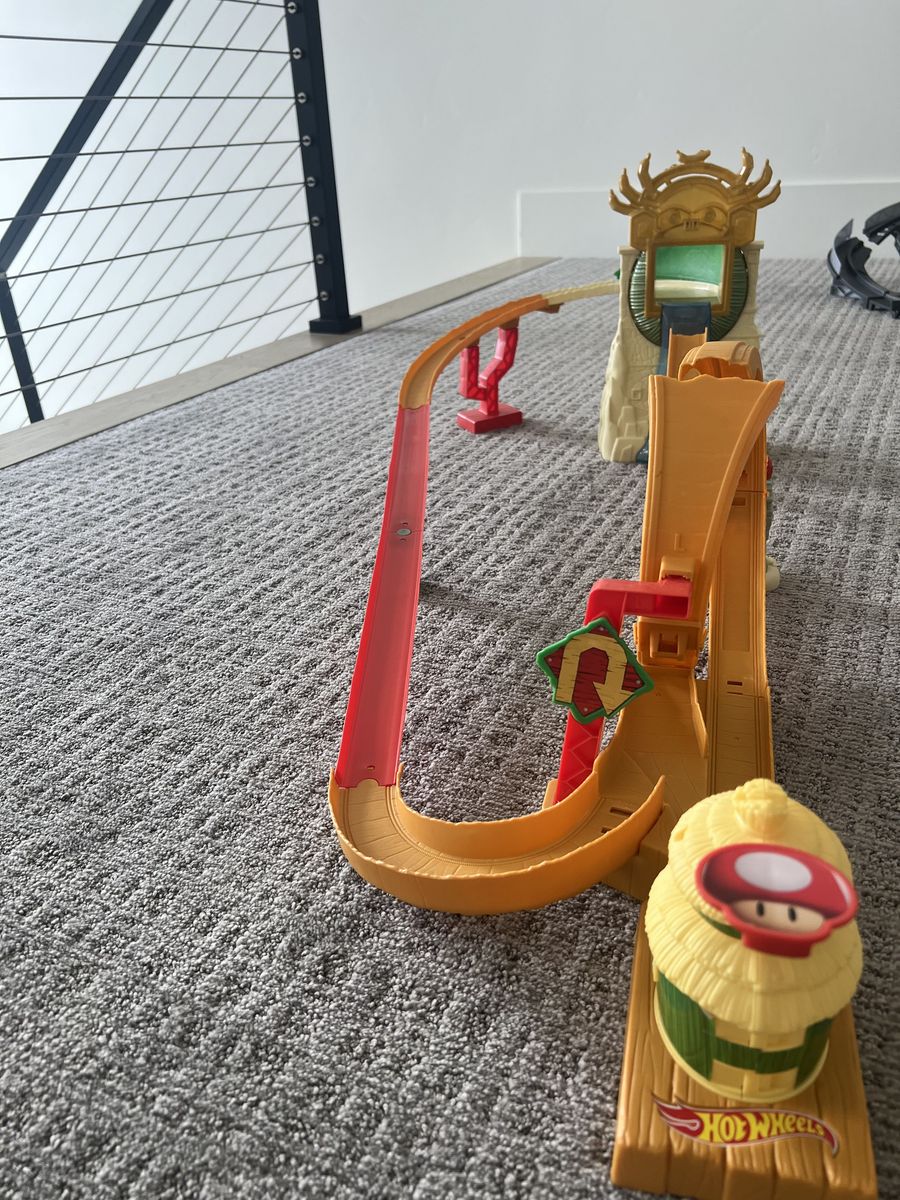 Mario Kart Hot Wheels Track