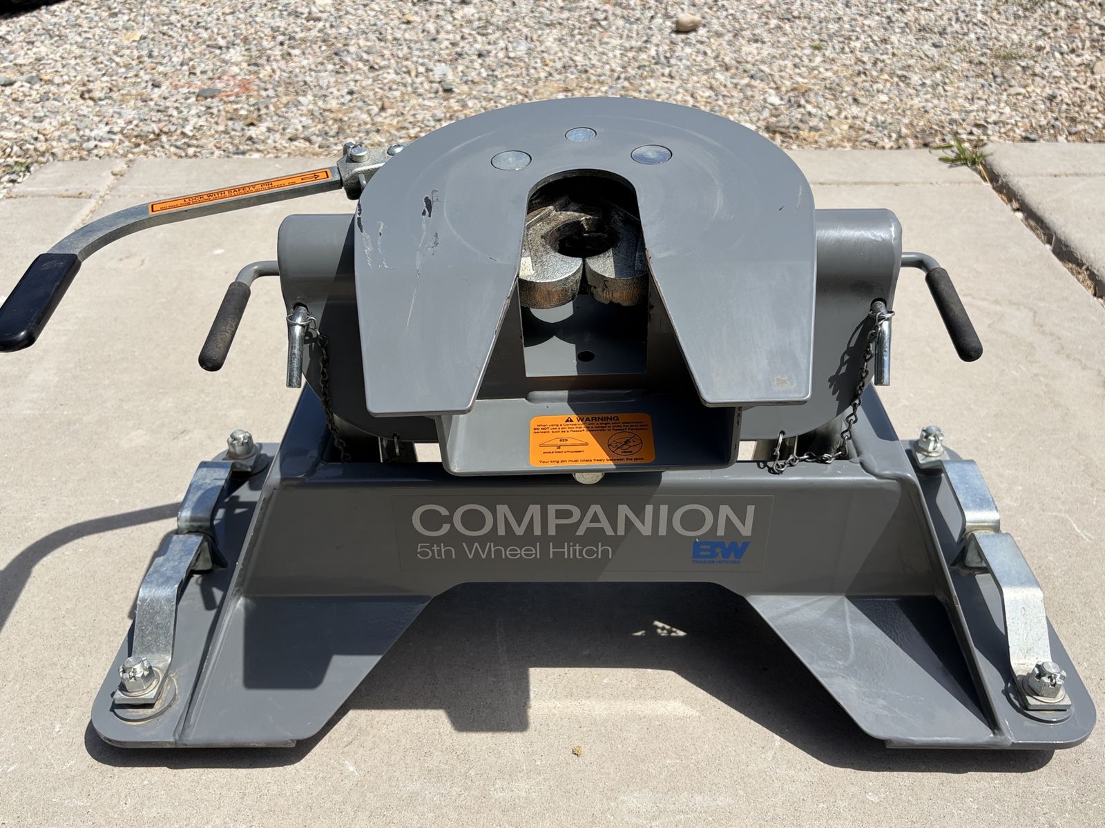B&W champion fifth wheel hitch for Ford pick system
