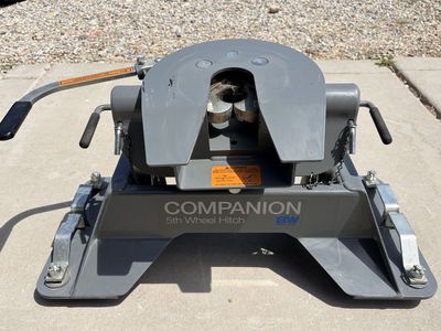 B&W champion fifth wheel hitch for Ford pick system