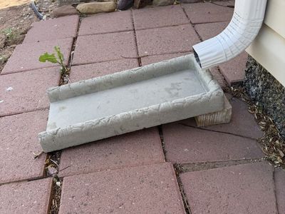 Rain gutter downspout splash block