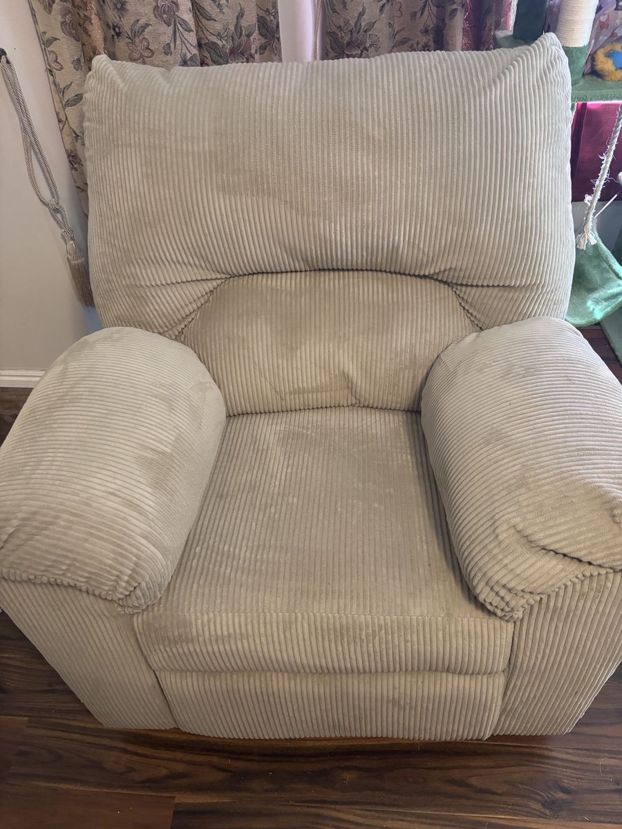Super comfortable recliner