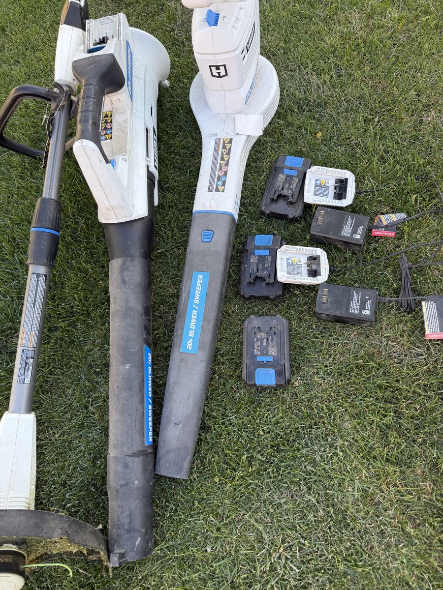 Hart. Blowers and string trimmer