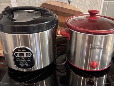 20 cup Rice cooker and medium size crock pot $20/both