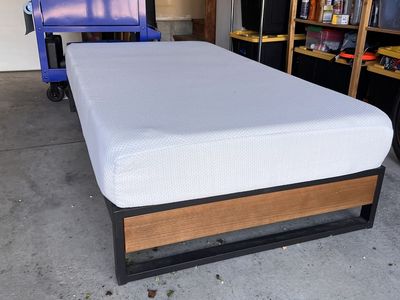 Twin bed 8” green tea memory foam Zinus