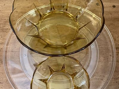 Vintage 1960s Amber/Honey Glass Scalloped Edge Bowl Set - Large & Small Dish, Starburst Design - C PIX