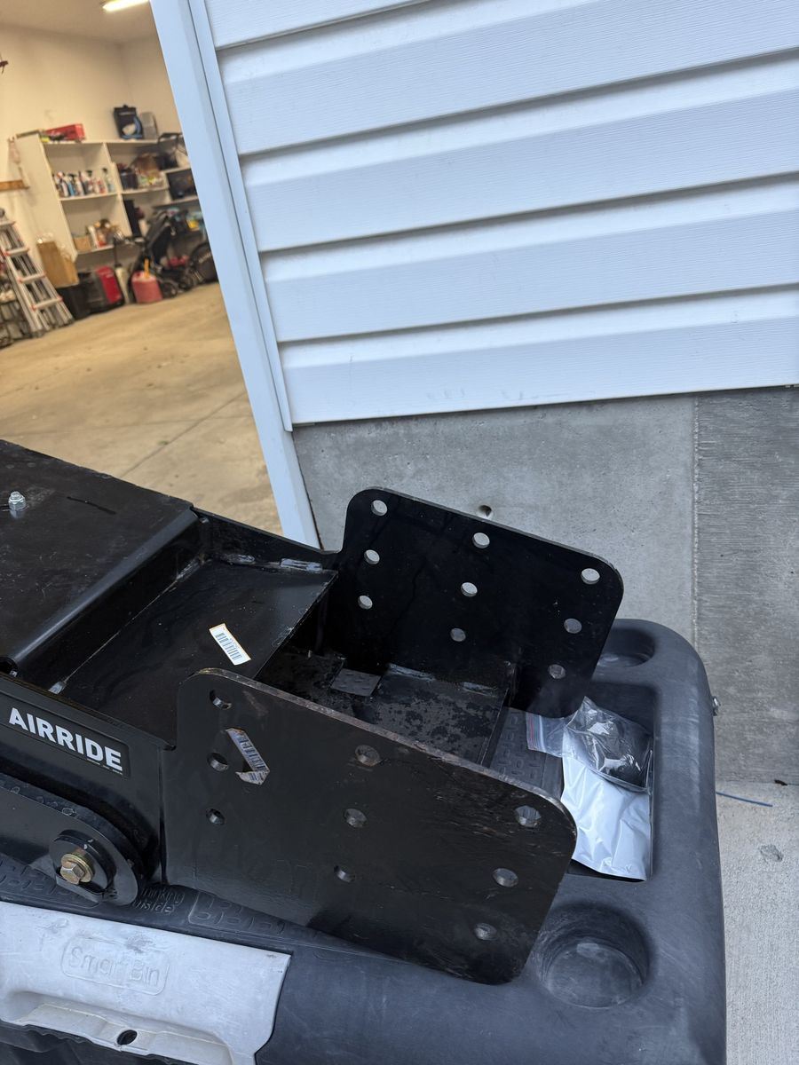 CURT AIRRIDE Fifth Wheel Hitch, Black, Air-Ride Equipped