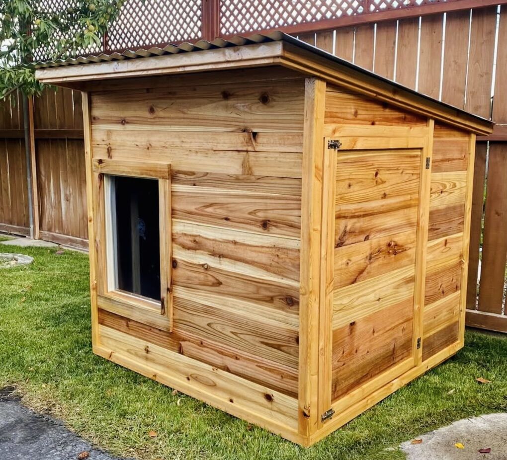 New Solid Wood XL Insulated Dog House