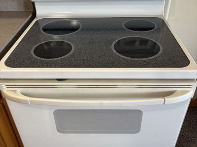 GE Spectra White Electric Range Stove with Smoothtop Cooktop
