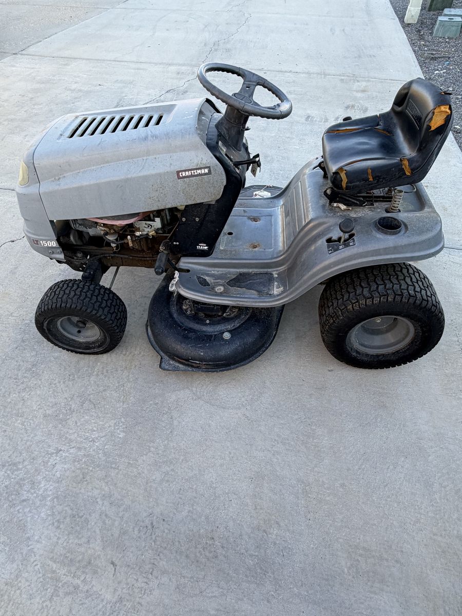 Craftsman LT1500 riding lawnmower 17.5 hp 