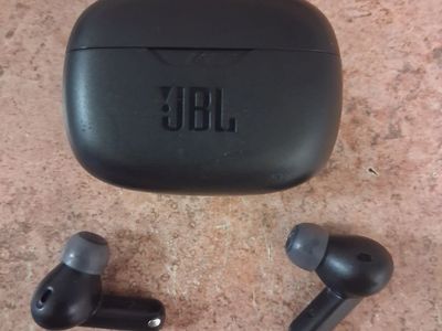 JBl Beam 2 bluetooth headphones