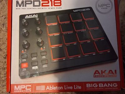 AKAI Professional MPD218 USB MIDI Pad Controller with 16 MPC Pads
