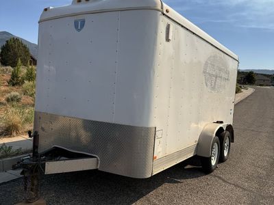 Enclosed utility trailer