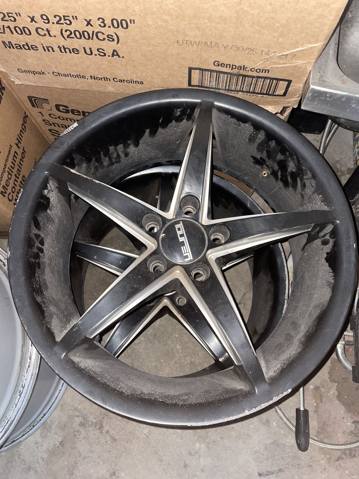 18 Audi Rims - Set of 4 - 2 black / 2 silver