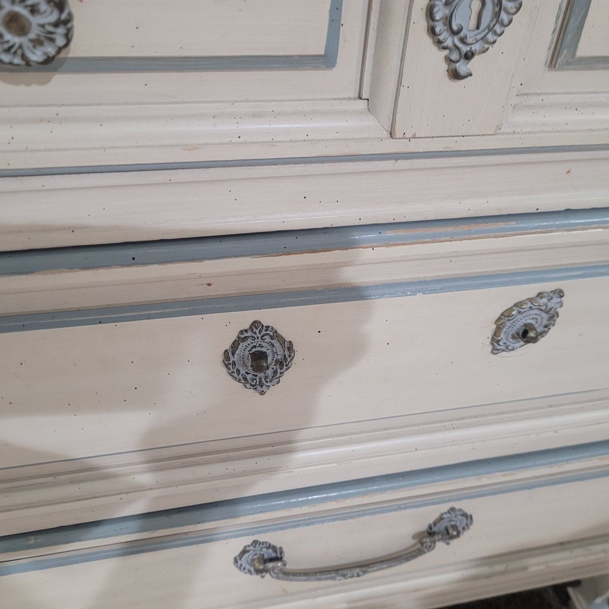 Vintage Style Distressed Off-White & Blue Bedroom Set - Headboard and Dresser Queen Size