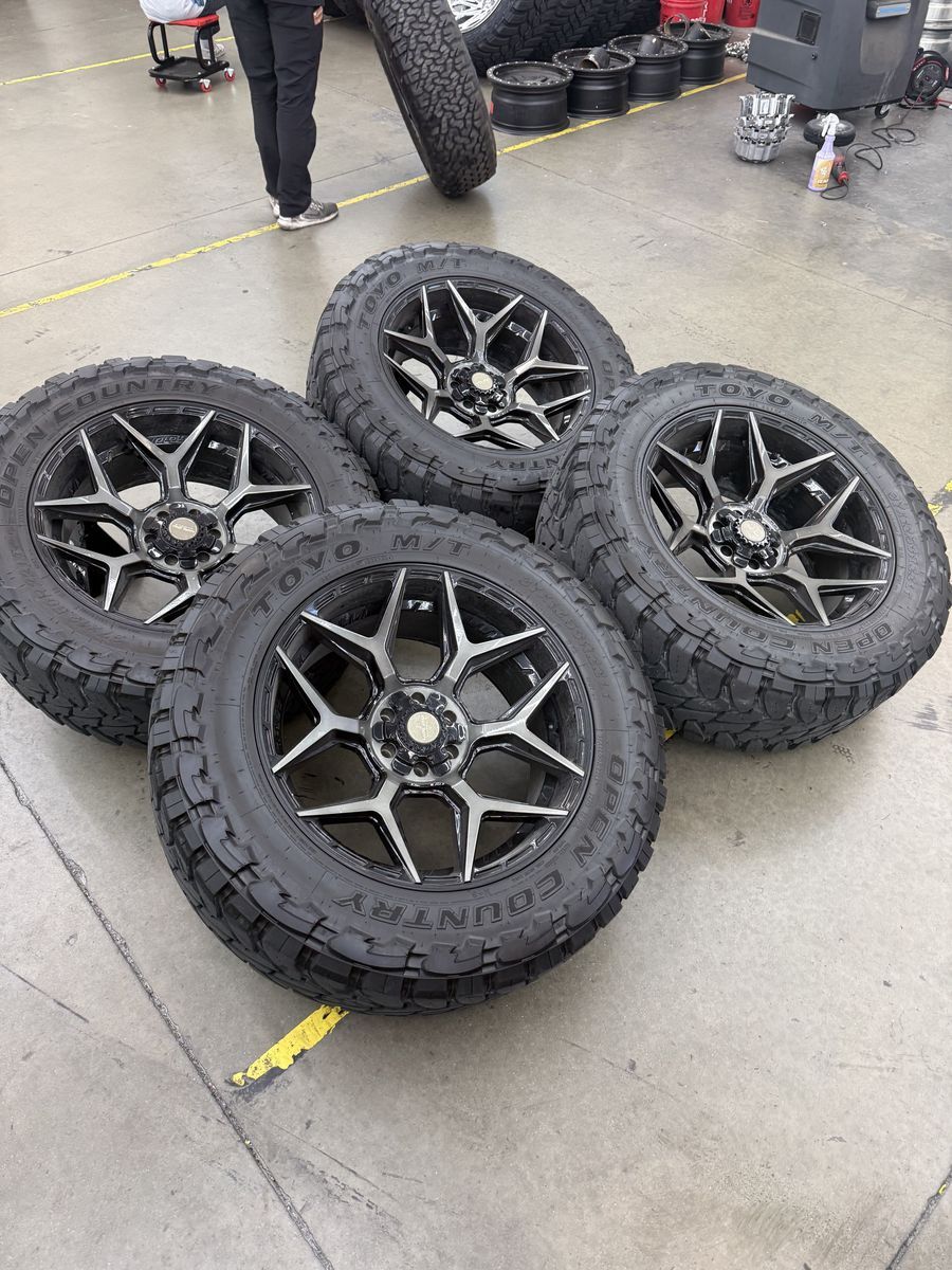 Wheel and Tire Set - 37"x12.50R22 - 4PLAY Wheels and Toyo Open Country MT Tires - 22" Wheels for F150 +