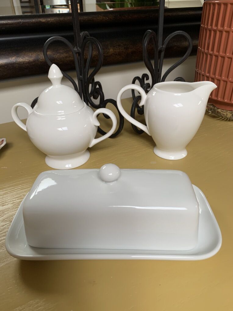 10 Strawberry Street Sugar, Creamer & Butter Dish