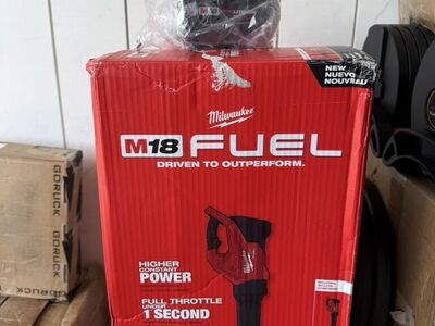 New Milwaukee M18 Blower With Battery