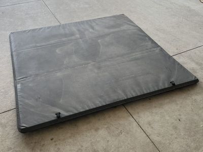 Hard Tri-fold Tonneau Cover