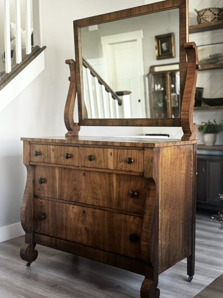 GORGEOUS Antique Wood Dresser | 4 Drawers | Mirror