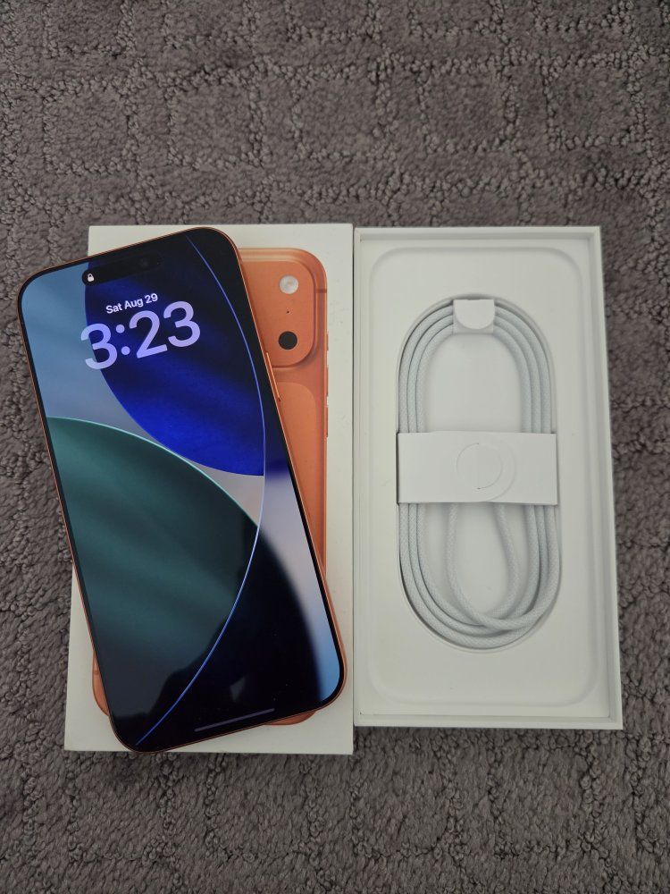 iPhone 17 Pro Max - 512GB (Mint Condition / Purchased at Apple Store)