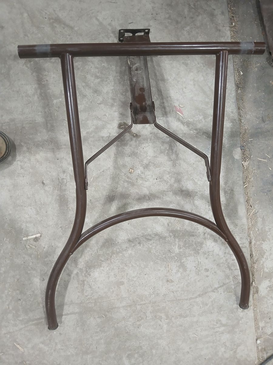 Folding table legs